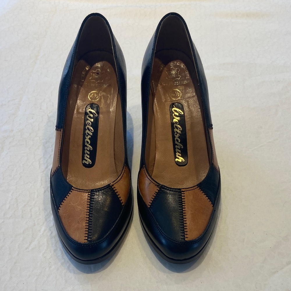 Welyschuh Black and Tan Heels